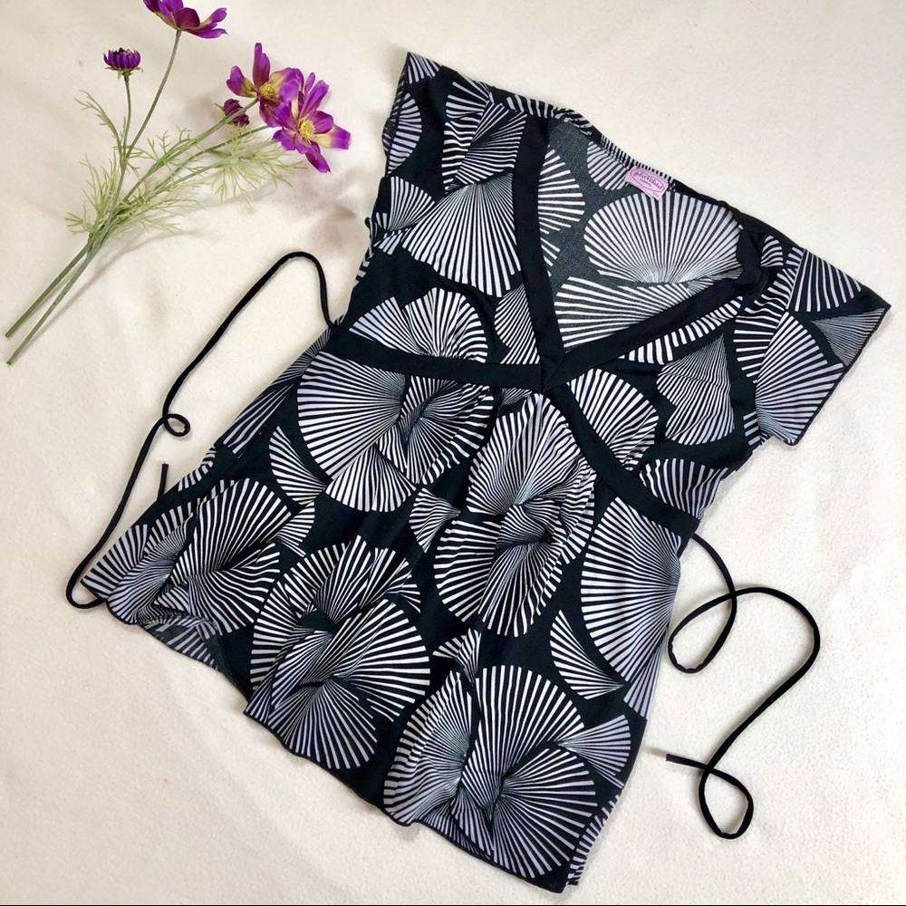 Like New Julie’s Closet Maternity Top Sz 2